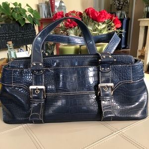 Beautiful Worthington purse in navy blue